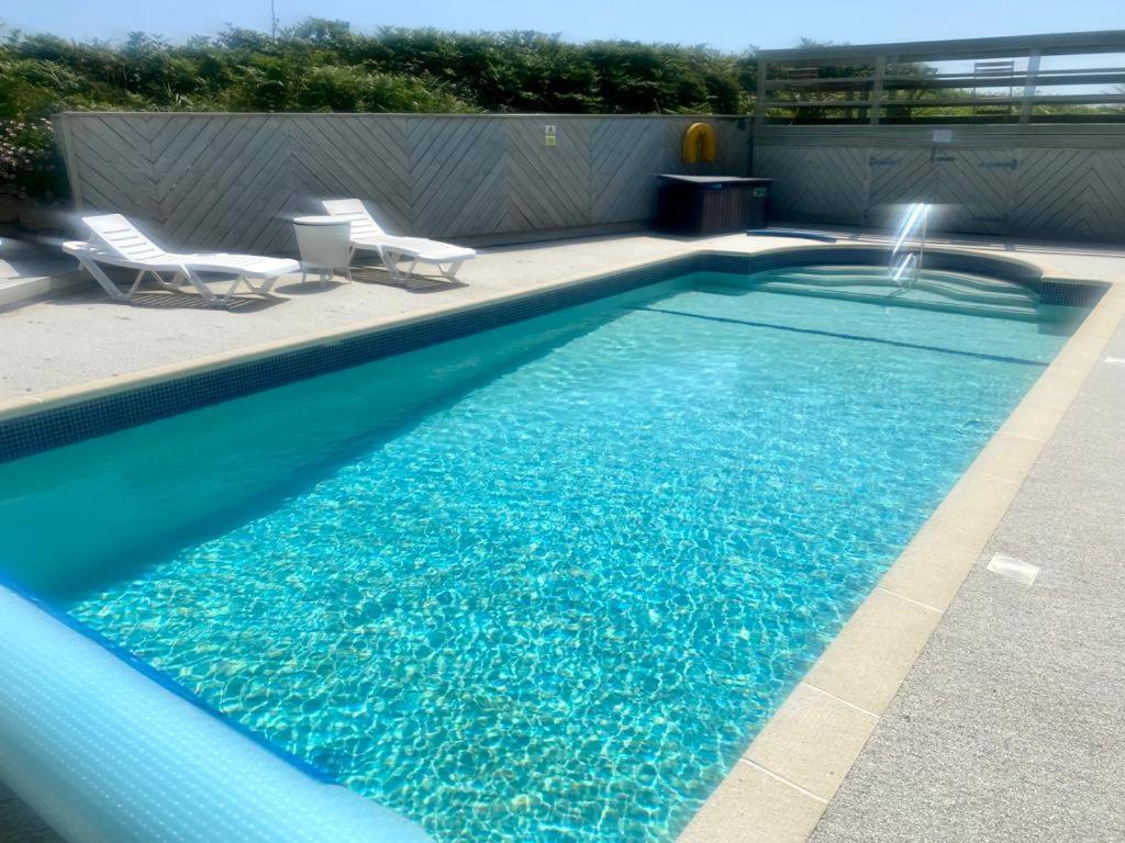 2 Bedroom Cottage Sleeps 4 With Hot-Tub, & Shared Pool Use سنن المظهر الخارجي الصورة
